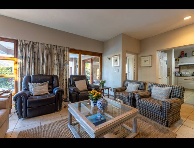 4 BEDROOM HOUSE FOR SALE IN LONEHILL